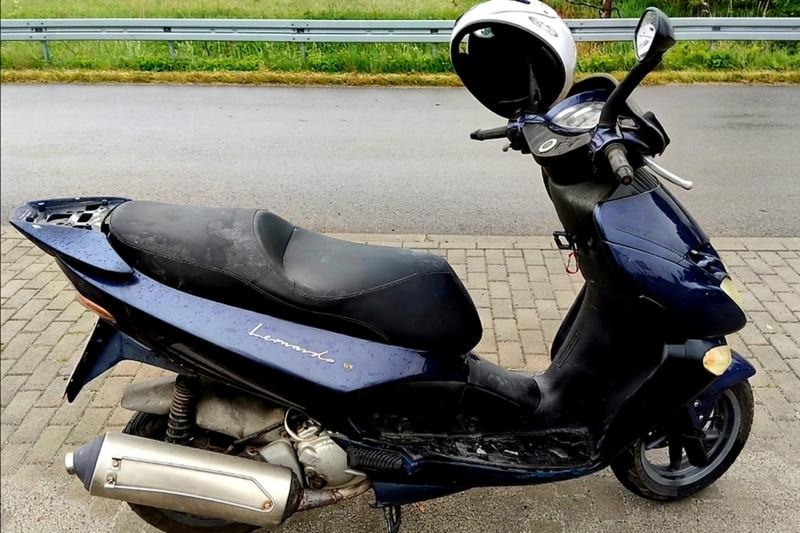 Jazda motorowerem bez uprawnień – kara, sąd i regres ubezpieczeniowy