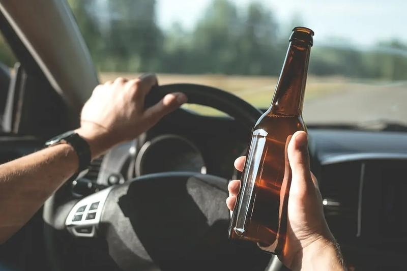 Jazda przy 1 promilu – na ile tracisz prawo jazdy i jakie grożą kary?