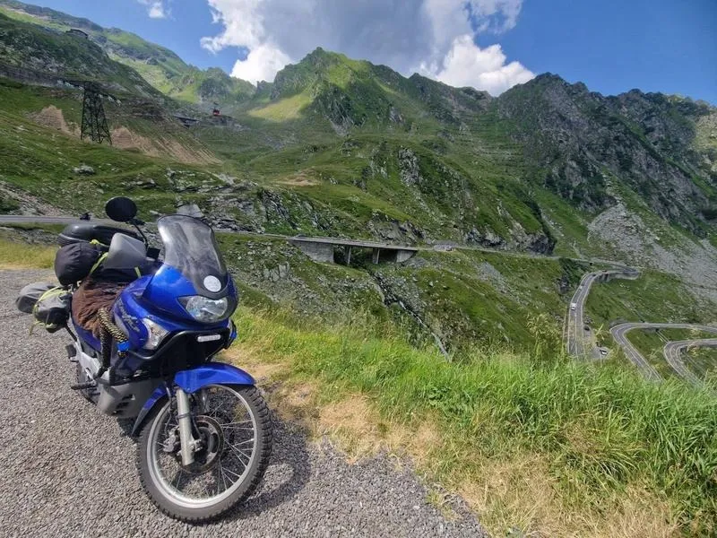 Jednodniowy wypad motocyklowy – jak wyznaczyć trasę idealną na jeden dzień