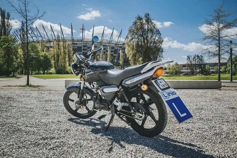 Karta motorowerowa a kategoria AM – kto dziś jeździ bez egzaminu?