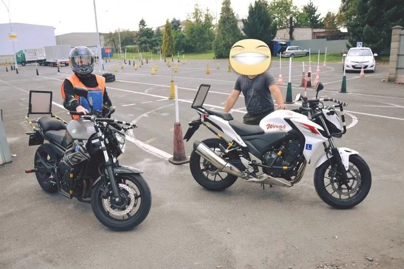 Kategoria A2 w 2026 roku: Co musisz wiedzieć o kosztach, egzaminie i wyborze motocykla?