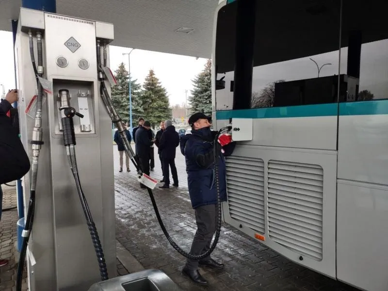 Tankowanie cng w Polsce — praktyczny poradnik jak uniknąć problemów na trasie