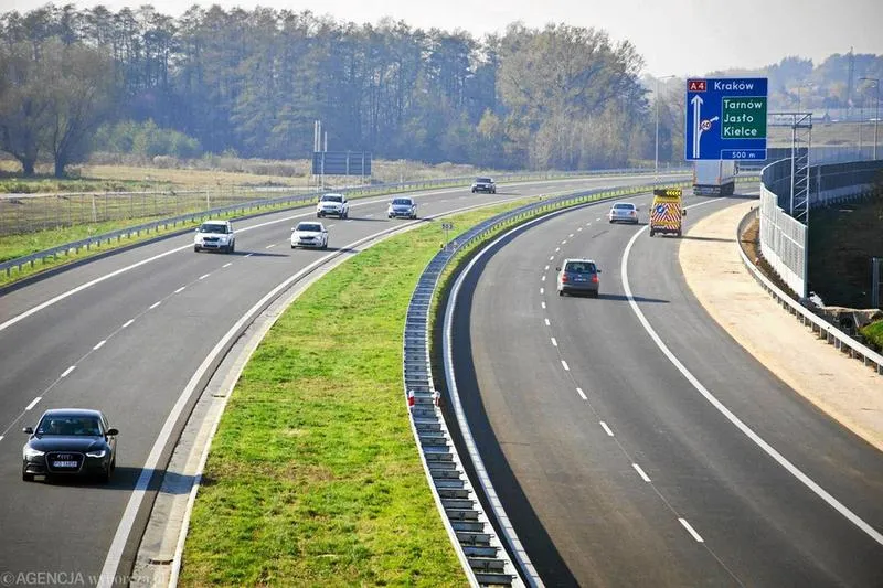 E-toll i tradycyjne płatności