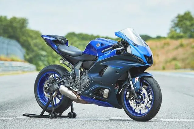 Ergonomia Yamaha R7